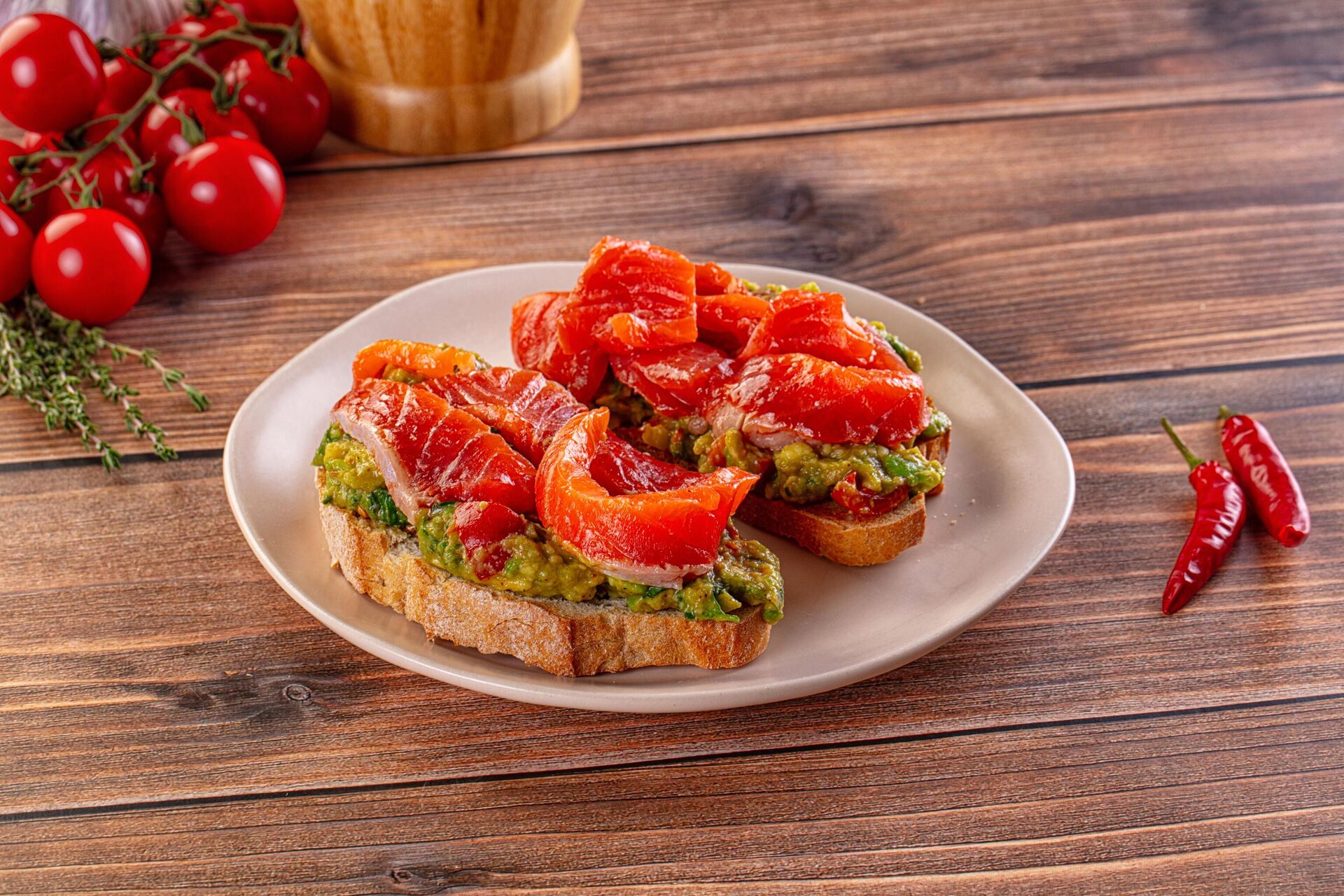 Брускетта с авокадо и лососем - РИА Новости, 1920, 03.12.2025