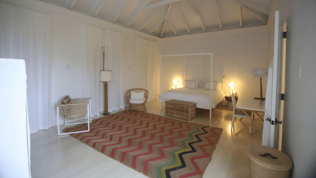 Конгрессмены опубликовали новые фото с острова Эпштейна