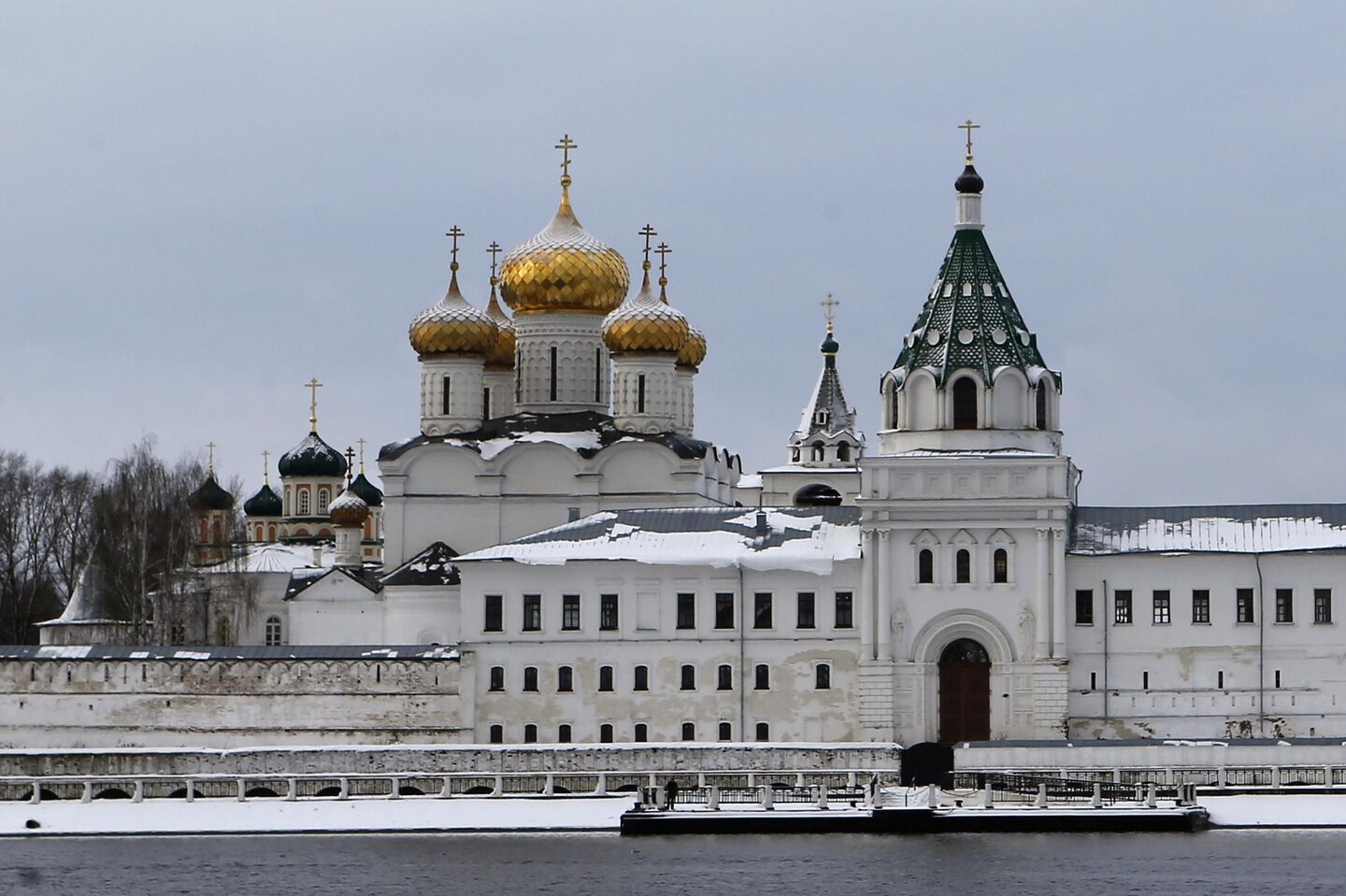 Ипатьевский монастырь в Костроме Ипатьевский монастырь в Костроме