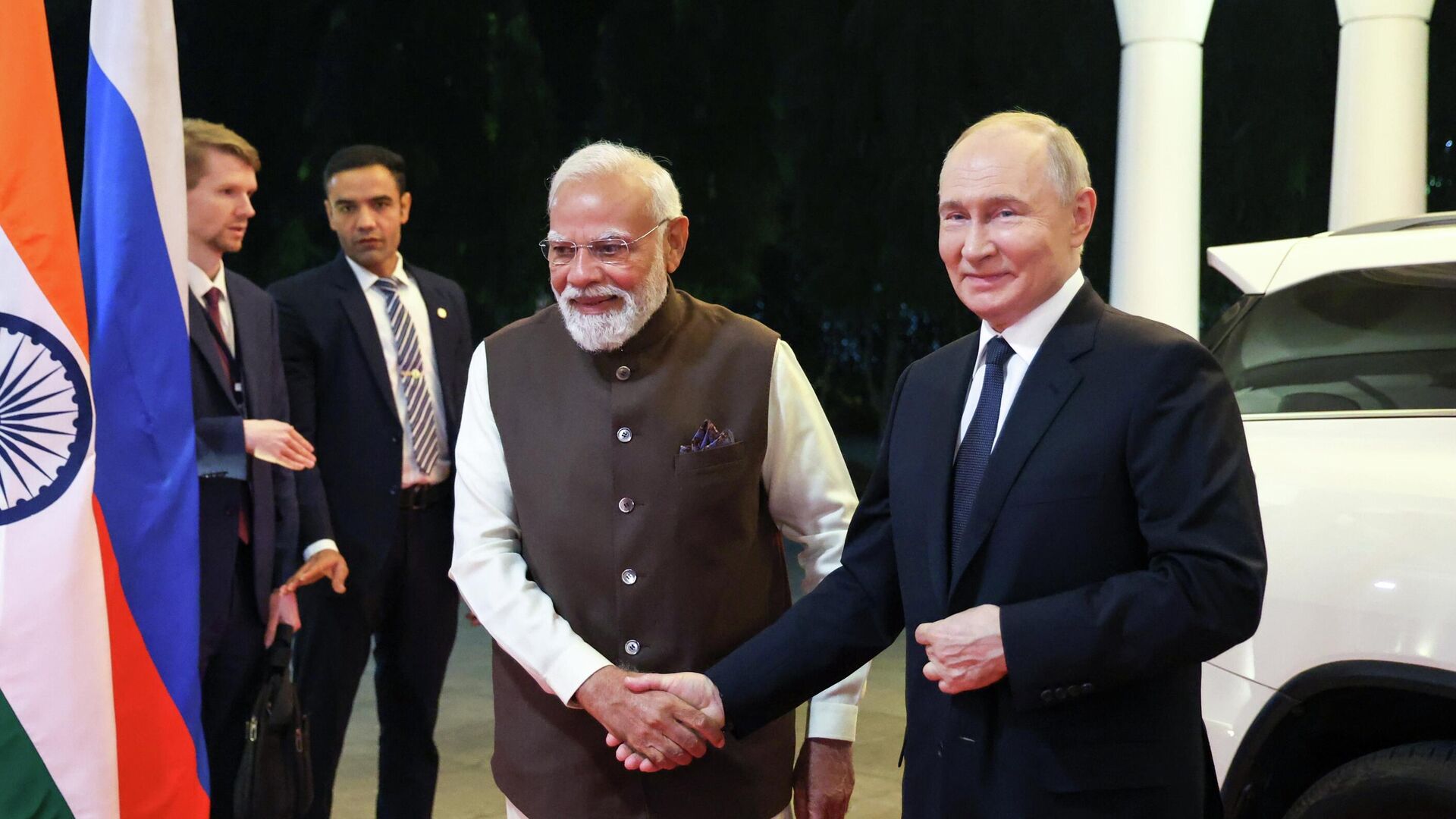 Президент РФ Владимир Путин и премьер-министр Индии Нарендра Моди перед началом неформального обеда в резиденции премьер-министра в Нью-Дели. 4 декабря 2025 - РИА Новости, 1920, 05.12.2025