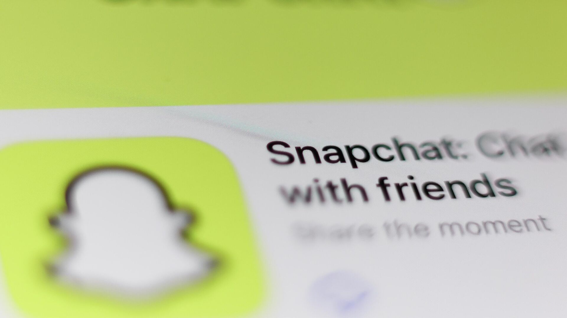 Логотипа сервиса Sanpchat на экране смарфона - РИА Новости, 1920, 04.12.2025