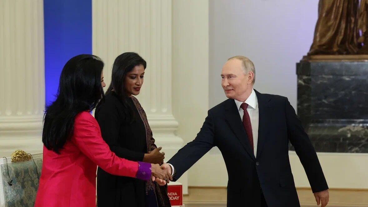 Индийская журналистка Анджана Ом Кашьяп опубликовала на своей странице в соцсети кадры с президентом России Владимиром Путиным после интервью - РИА Новости, 1920, 05.12.2025