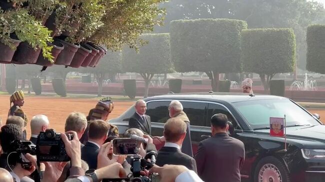 Президент России Владимир Путин приехал в президентский дворец в Дели