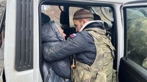 Мать Владимира благодарит Ису за помощь Мать Владимира благодарит Ису за помощь