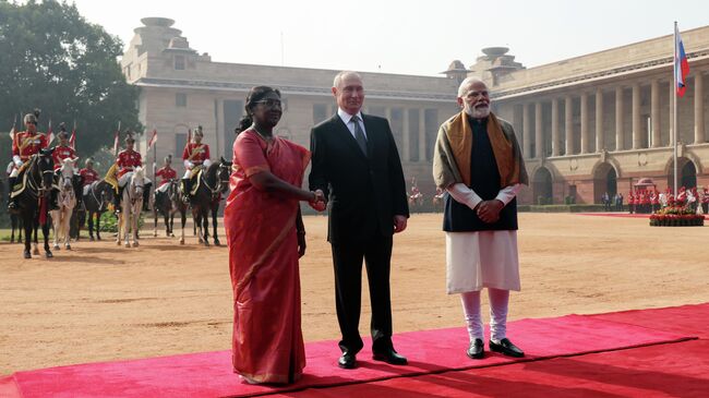 Церемония официальной встречи президента РФ Владимира Путина президентом Индии Дроупади Мурму и премьер-министром Индии Нарендрой Моди в Нью-Дели