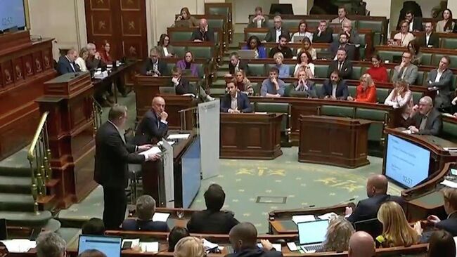 Премьер-министра Бельгии Барт де Вевера встретили овациями за отказ от передачи Еврокомиссии активов РФ