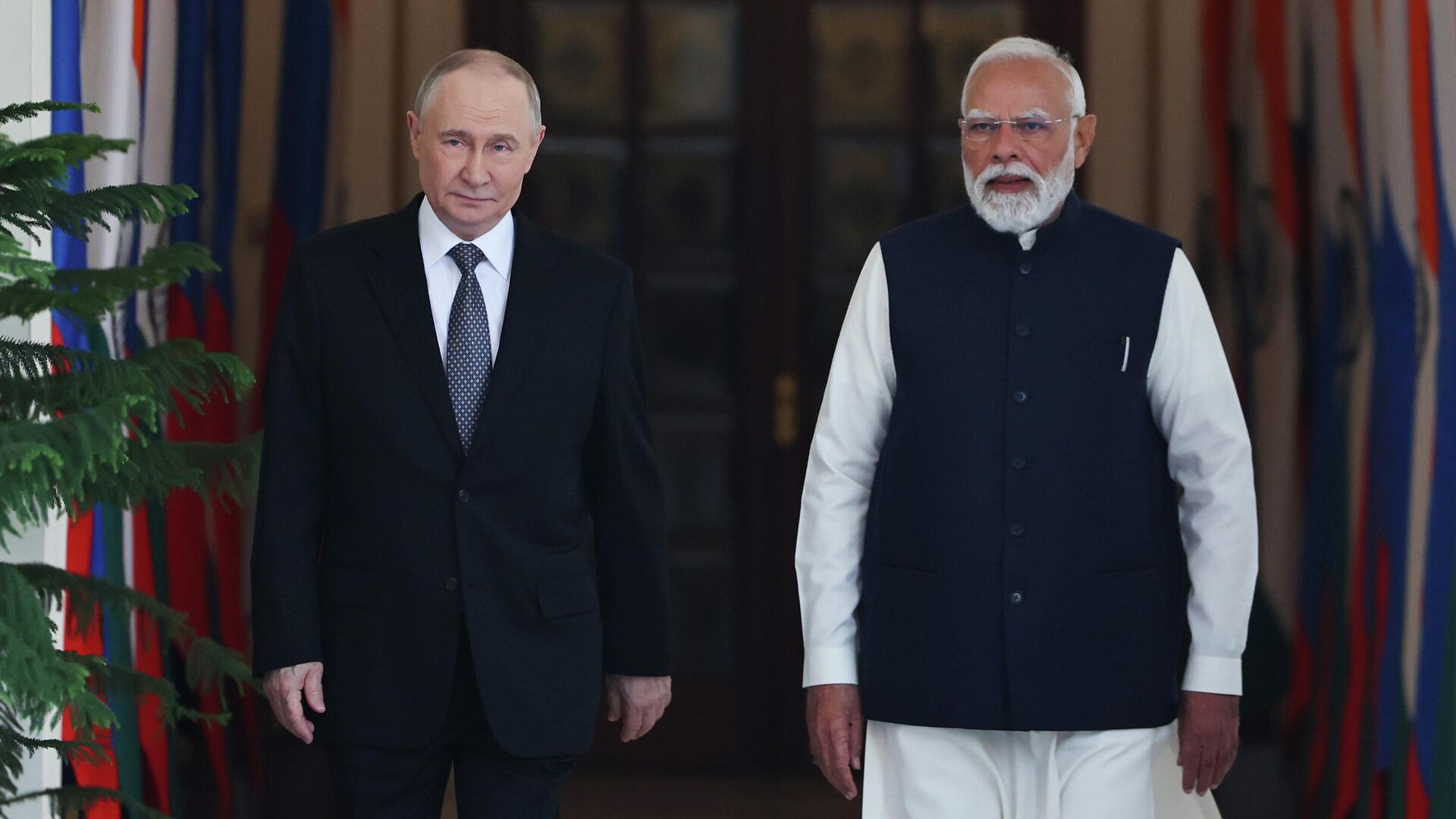 Президент РФ Владимир Путин и премьер-министр Индии Нарендра Моди перед началом российско-индийских переговоров в Нью-Дели - РИА Новости, 1920, 09.12.2025
