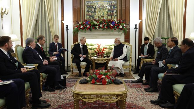 Президент РФ Владимир Путин и премьер-министр Индии Нарендра Моди во время встречи в Нью-Дели. 5 декабря 2025