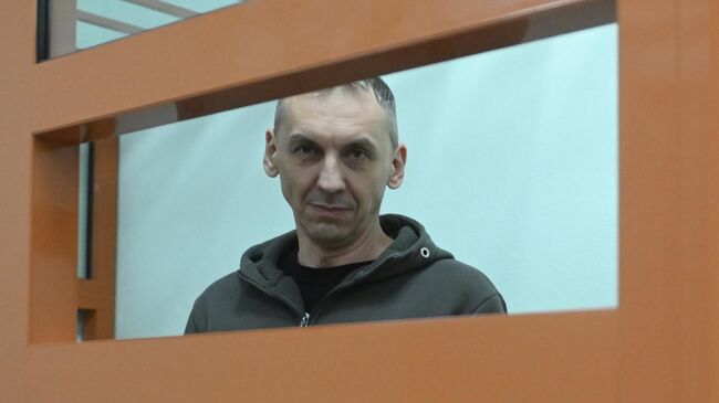 Генеральный директор компании Прожектор Виталий Ревин перед началом заседания во Втором Западном окружном военном суде в Москве. 5 декабря 2025