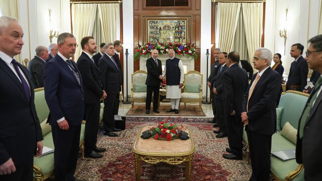 Президент РФ Владимир Путин и премьер-министр Индии Нарендра Моди во время встречи в Нью-Дели. 5 декабря 2025