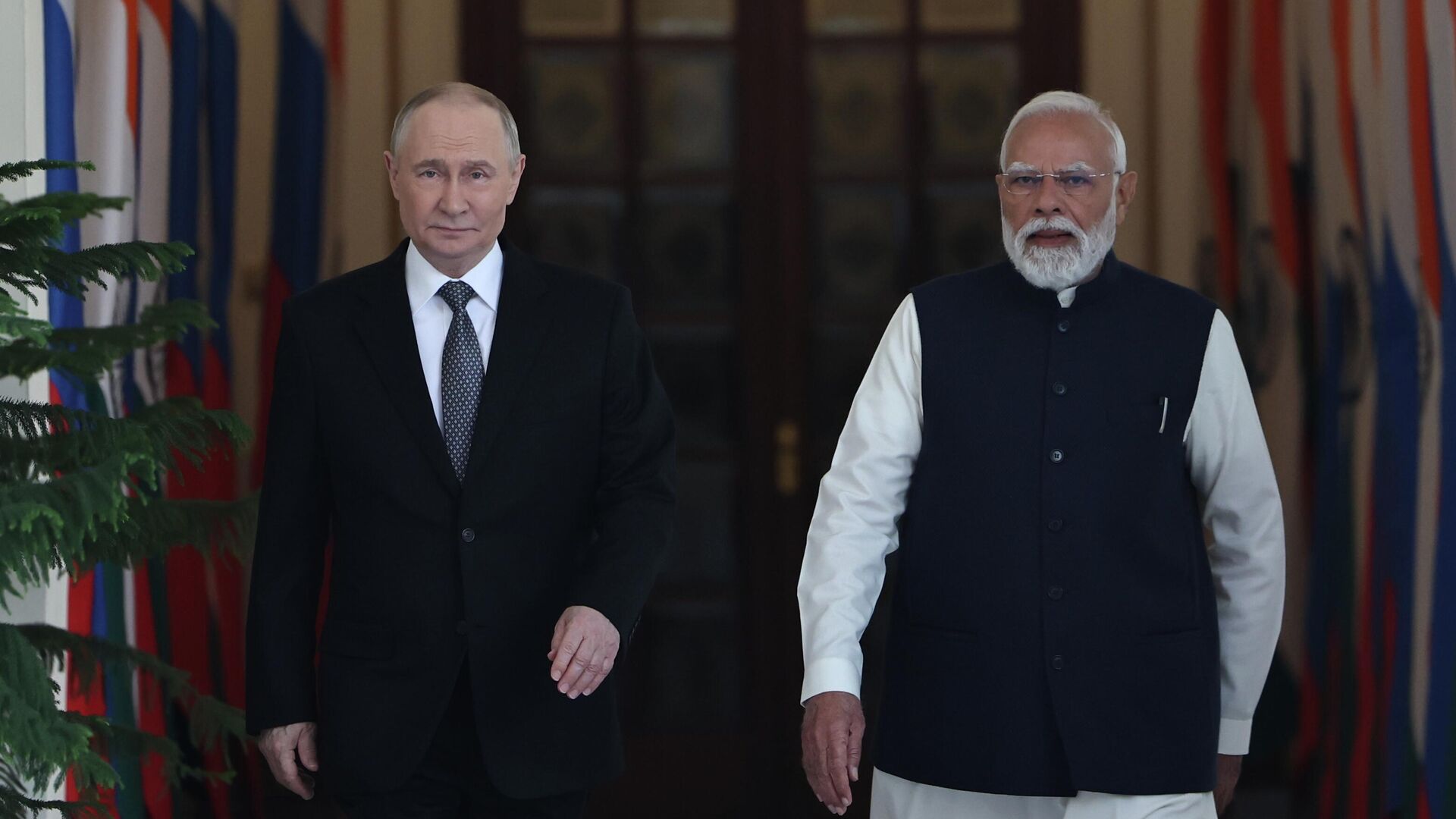 Президент РФ Владимир Путин и премьер-министр Индии Нарендра Моди во время встречи - РИА Новости, 1920, 05.12.2025