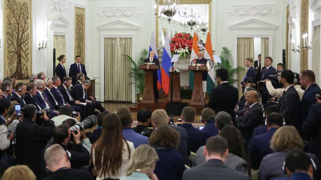 Президент РФ Владимир Путин и премьер-министр Индии Нарендра Моди 