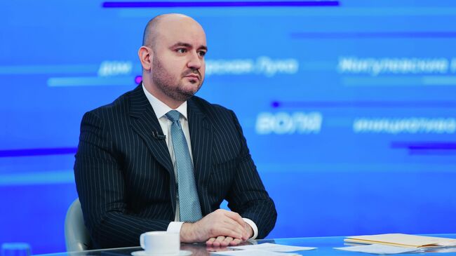 Губернатор Самарской области Вячеслав Федорищев во время прямой линии