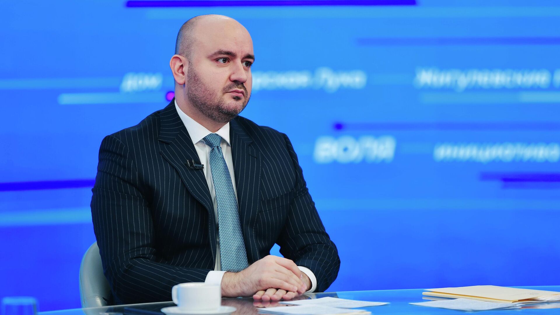 Губернатор Самарской области Вячеслав Федорищев во время прямой линии - РИА Новости, 1920, 05.12.2025