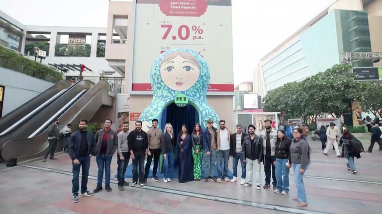 Студия RT в виде матрёшки в Нбю-Дели