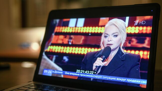 Трансляция специального выпуска программы Пусть говорят с Ларисой Долиной