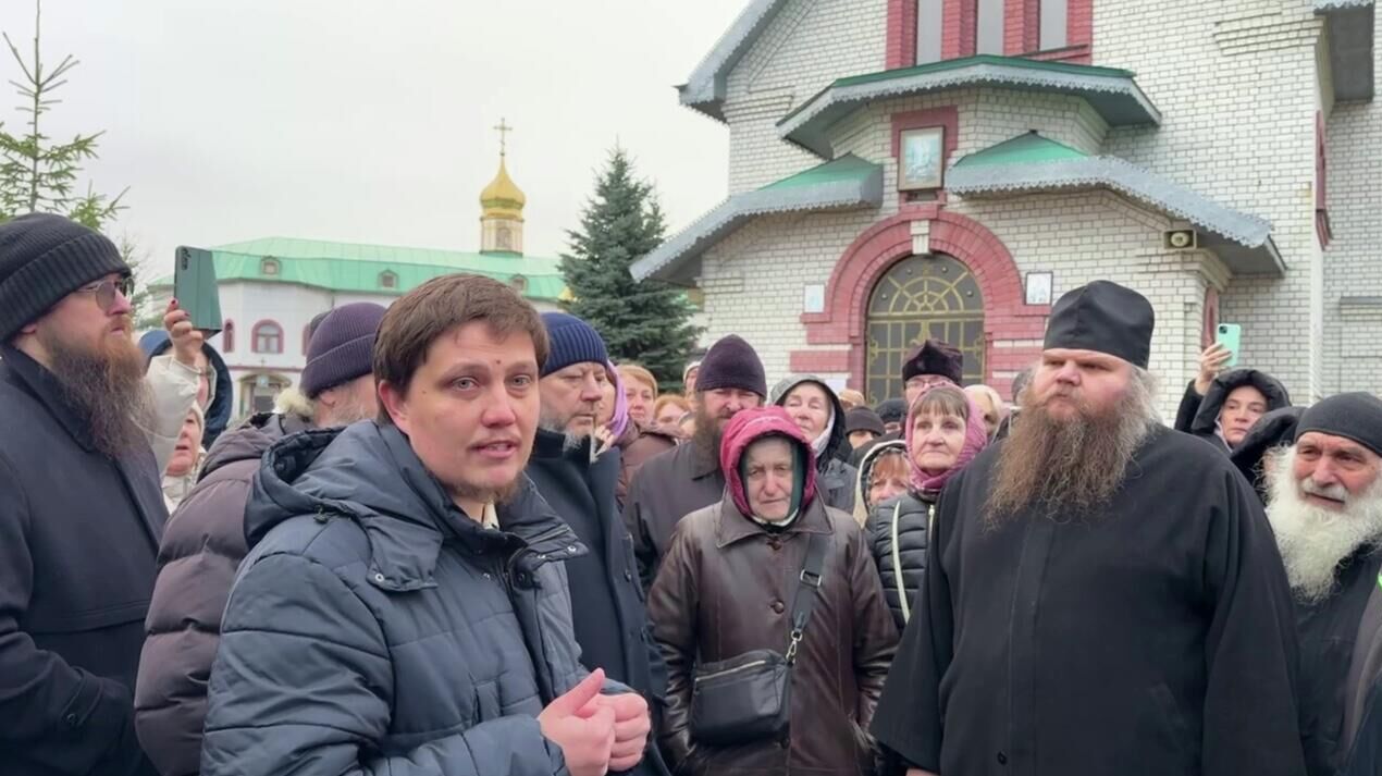 Верующие канонической Украинской православной церкви отстояли от захвата рейдеров и силовиков Спасо-Преображенский монастырь в селе Княжичи Броварского района Киевской области - РИА Новости, 1920, 05.12.2025