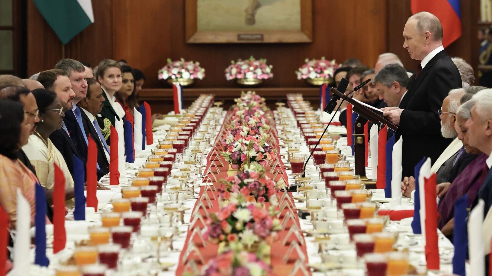 Президент РФ Владимир Путин на торжественном приеме в его честь в Президентском дворце в Нью-Дели Президент РФ Владимир Путин на торжественном приеме в его честь в Президентском дворце в Нью-Дели - РИА Новости, 1920, 05.12.2025