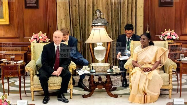 Президент России Владимир Путин встретился с президентом Индии Дроупади Мурму 