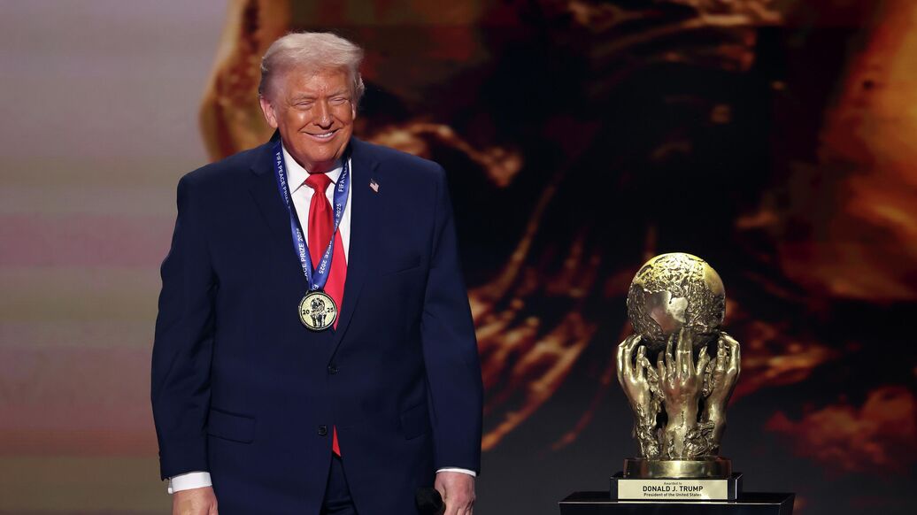 Трампа объявили первым лауреатом премии мира ФИФА