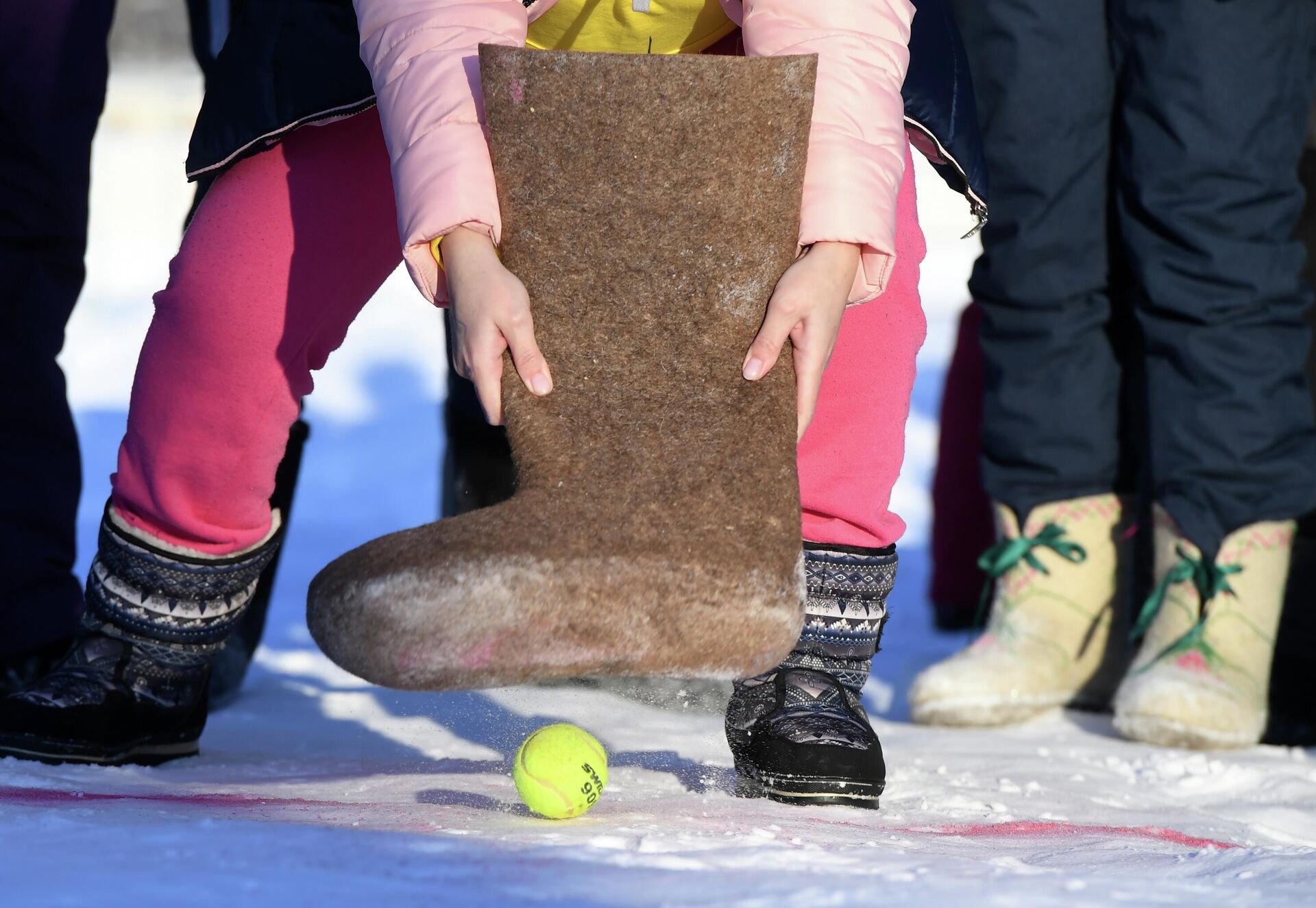 Девушка принимает участие в конкурсе - РИА Новости, 1920, 06.12.2025