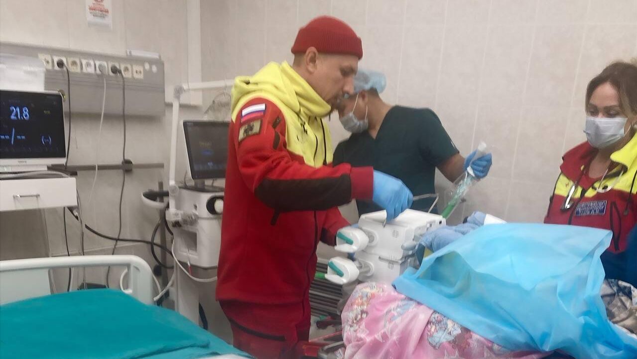 Пострадавшую при атаке ВСУ на Севастополь девочку транспортировали на лечение в Российскую детскую клиническую больницу Минздрава РФ в Москве - РИА Новости, 1920, 18.12.2025