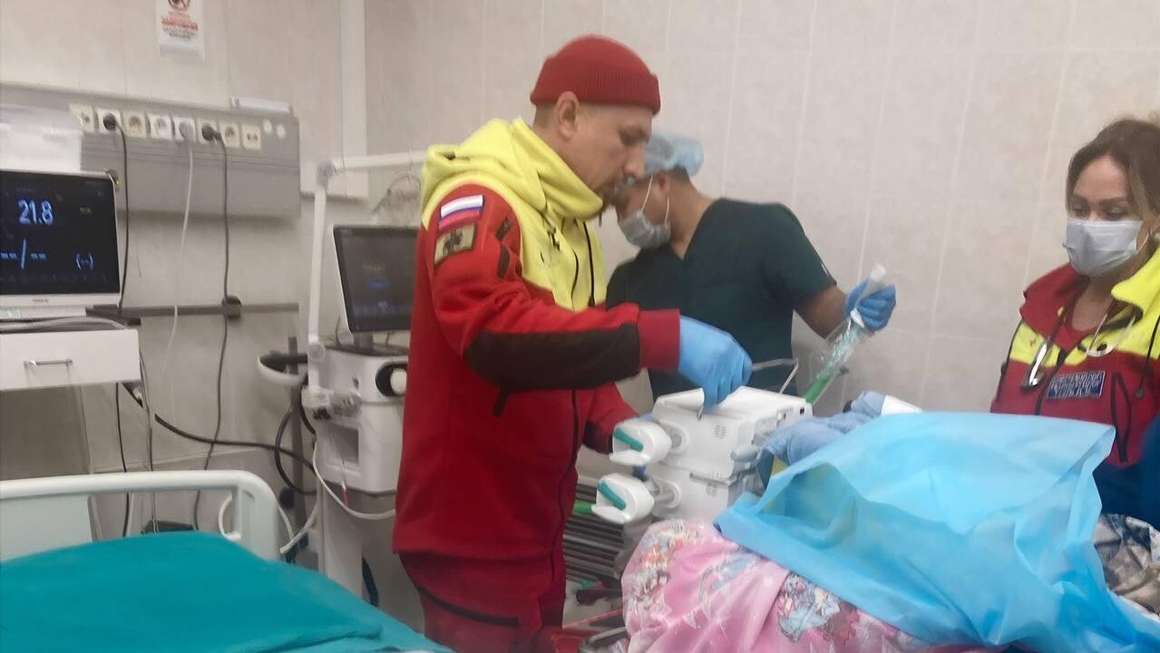 Пострадавшую при атаке ВСУ на Севастополь девочку транспортировали на лечение в Российскую детскую клиническую больницу Минздрава РФ в Москве - РИА Новости, 1920, 21.12.2025