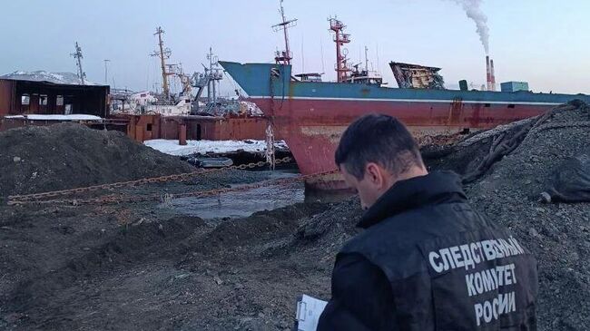 На месте происшествия во время утилизации судна на Камчатке