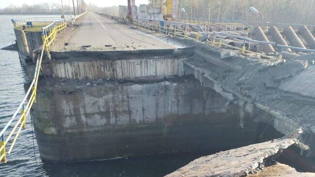 Поврежденная дамба Печенежского водохранилища