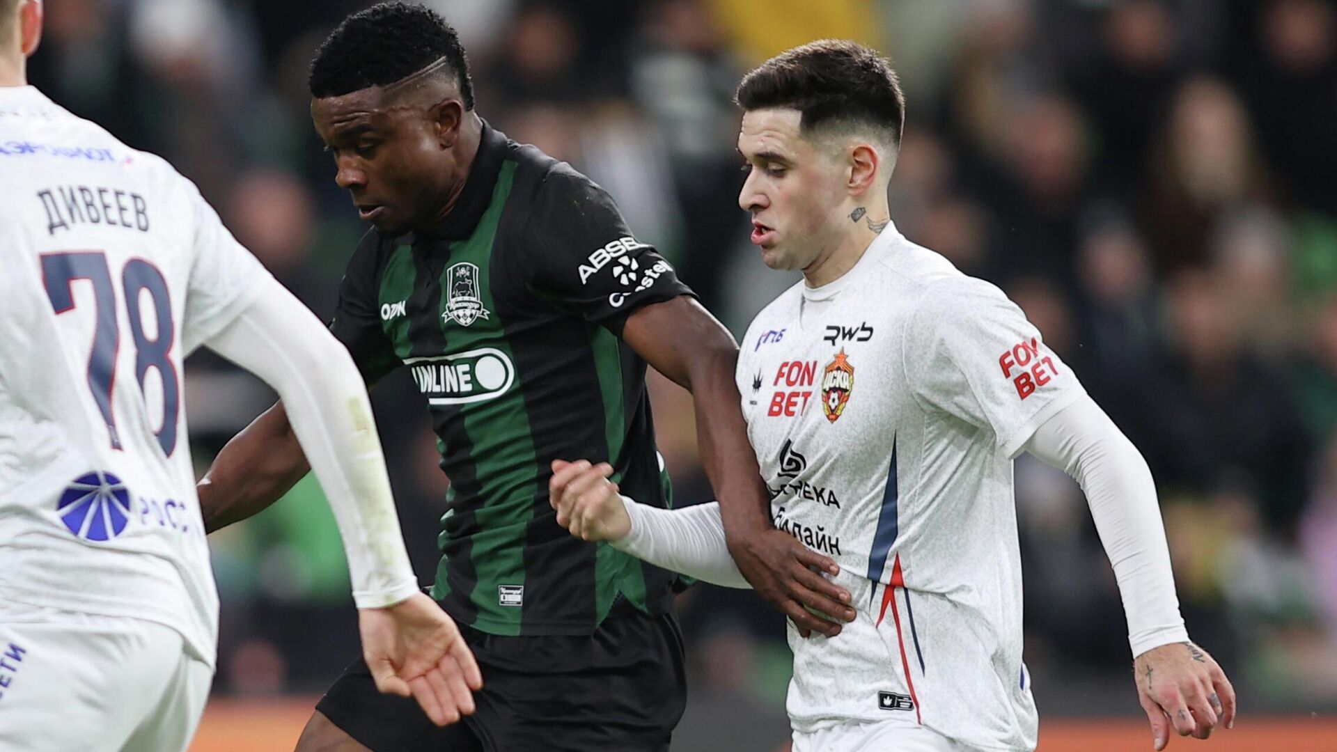 Родриго Вильягра (справа) в матче 18-го тура российской Премьер-лиги в Краснодаре Родриго Вильягра (справа) в матче 18-го тура российской Премьер-лиги в Краснодаре - РИА Новости, 1920, 16.12.2025