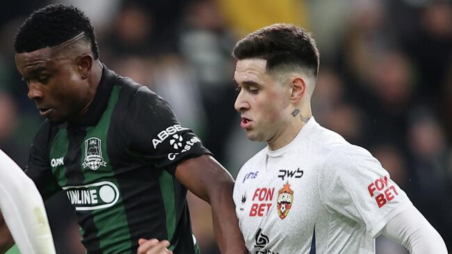 Родриго Вильягра (справа) в матче 18-го тура российской Премьер-лиги в Краснодаре