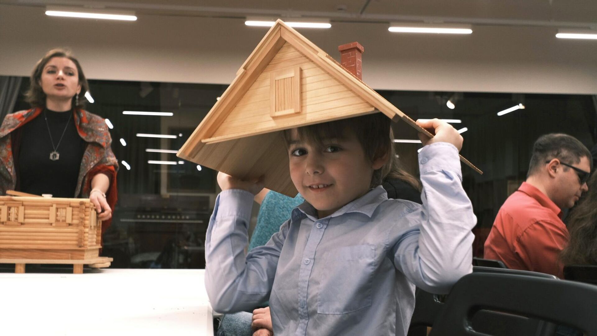 Открытие культурно-просветительского центра ДОМ Открытие культурно-просветительского центра ДОМ - РИА Новости, 1920, 09.12.2025