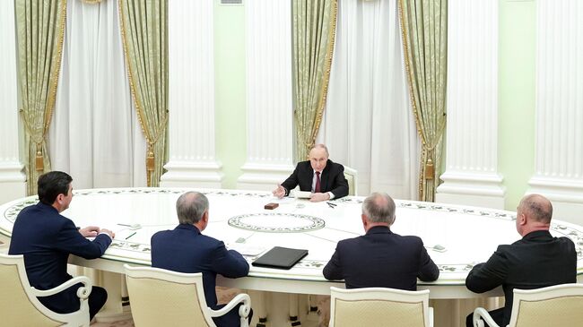 Президент РФ Владимир Путин проводит встречу с председателями парламентов государств – членов ОДКБ Президент РФ Владимир Путин проводит встречу с председателями парламентов государств – членов ОДКБ