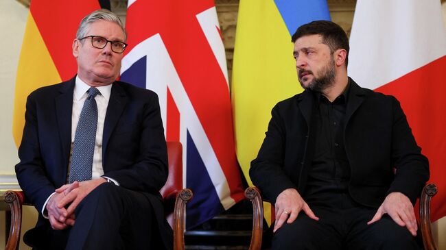 Кир Стармер и Владимир Зеленский во время встречи в Лондоне. 8 декабря 2025