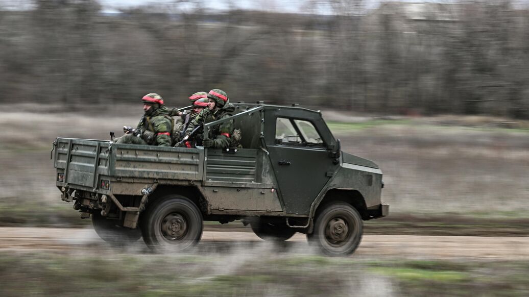 ВС России сбрасывают листовки в Димитрове с призывом военным ВСУ сдаться