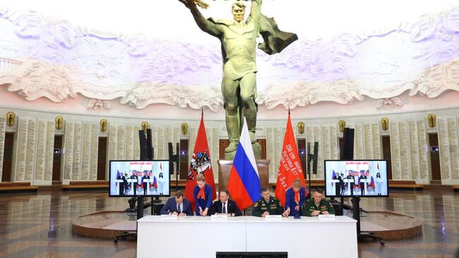 Церемония гашения почтовых марок, посвященных связанным с Курской областью Героям Российской Федерации Марату Тибилову и Артуру Лапшину