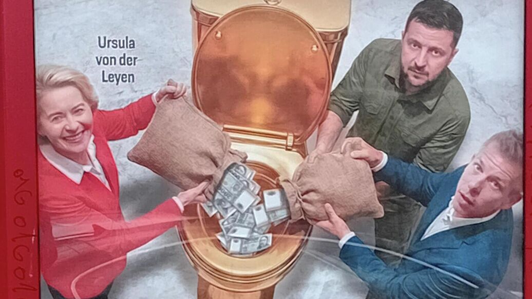 В Будапеште появились плакаты с Зеленским и золотым унитазом