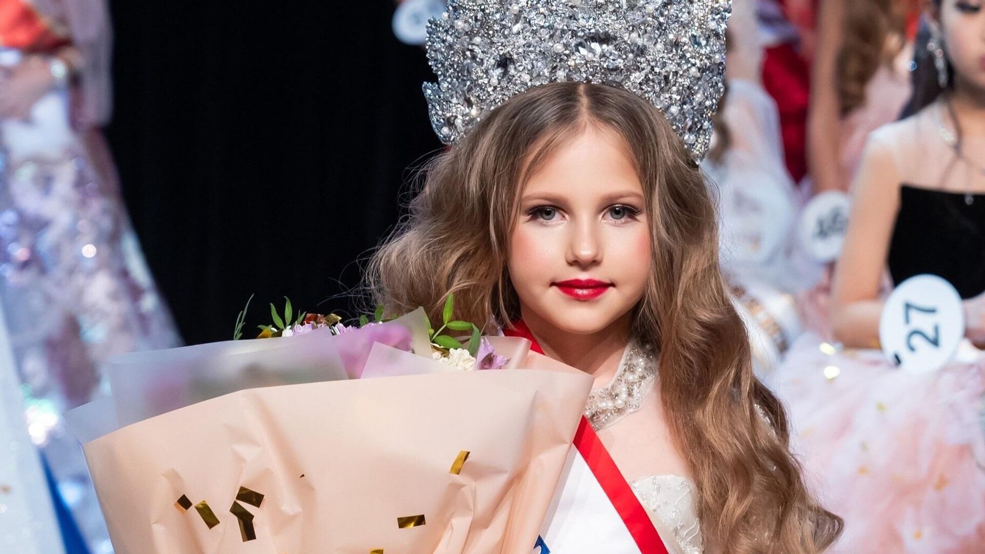 Победительница Стелла Крикунова из Воронежа в финале VII национального конкурса красоты и талантов Маленькие мисс и мистер Россия мира 2025 - РИА Новости, 1920, 09.12.2025