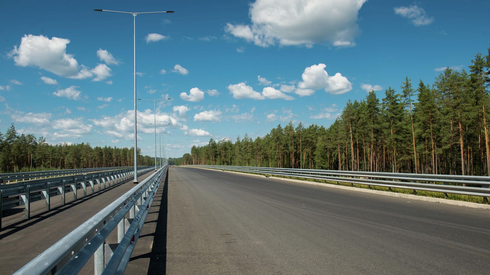 Участок скоростной автодороги М-11 Москва - Санкт-Петербург в Тверской области - РИА Новости, 1920, 09.12.2025