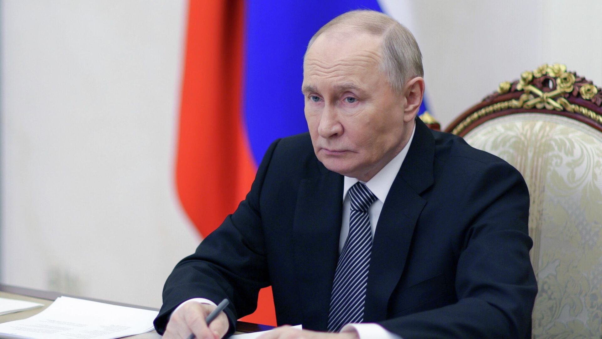 Президент РФ Владимир Путин в режиме видеоконференции принимает участие в заседании Совета при президенте РФ по развитию гражданского общества и правам человека - РИА Новости, 1920, 09.12.2025