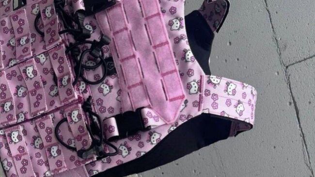 Розовая экипировка, продающаяся в военторгах Украины