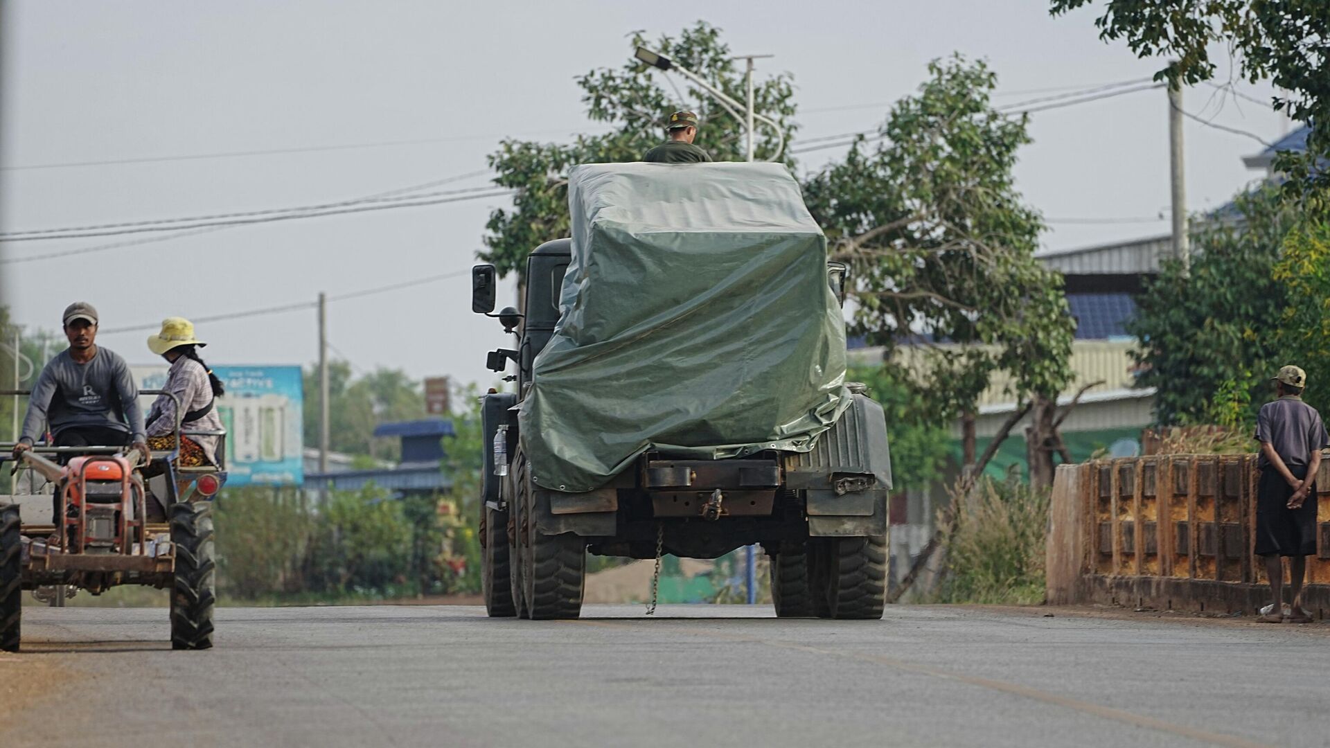 Военный автомобиль в провинции Сиемреап, Камбоджа - РИА Новости, 1920, 13.12.2025
