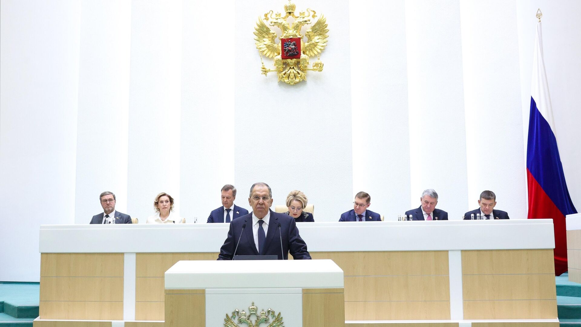 Министр иностранных дел РФ Сергей Лавров выступает во время Правительственного часа в Совете Федерации РФ Министр иностранных дел РФ Сергей Лавров выступает во время Правительственного часа в Совете Федерации РФ - РИА Новости, 1920, 11.12.2025