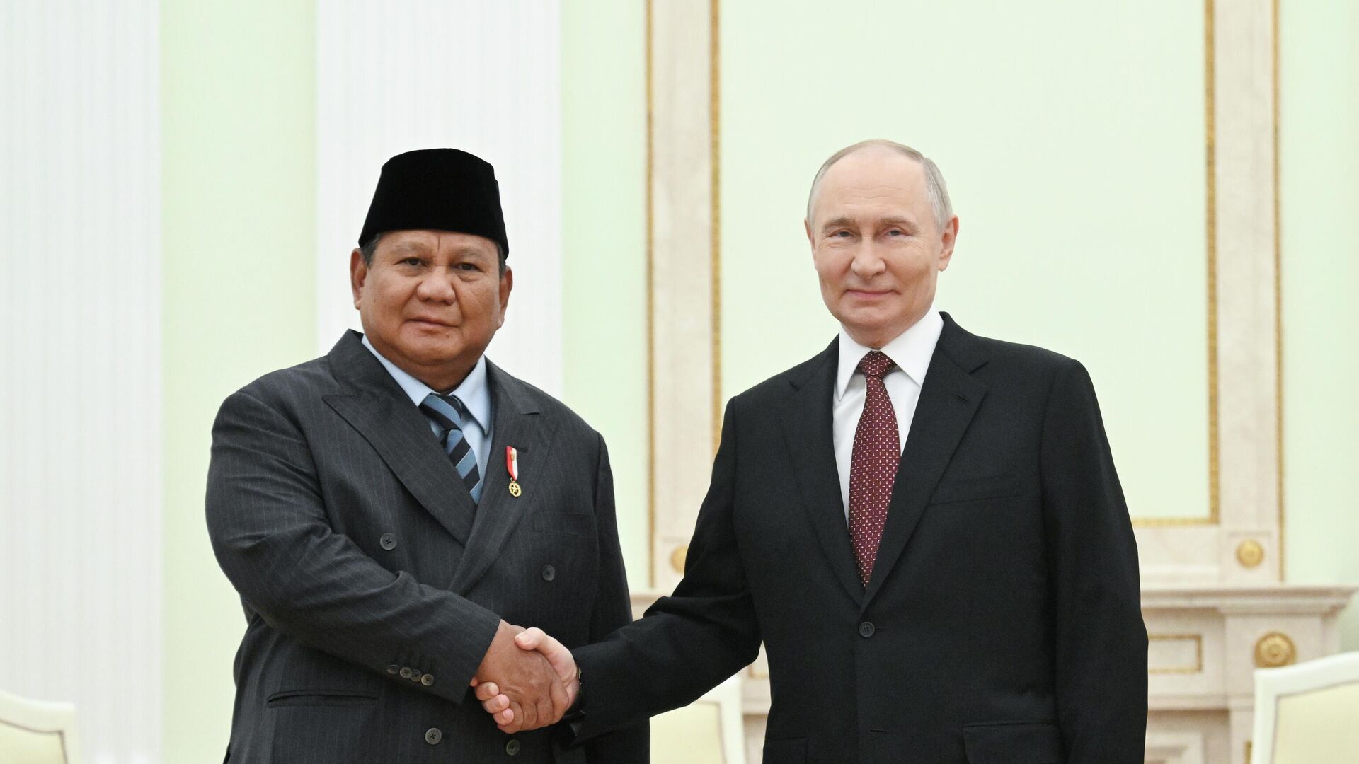 Владимир Путин и Прабово Субианто во время встречи в Кремле - РИА Новости, 1920, 10.12.2025
