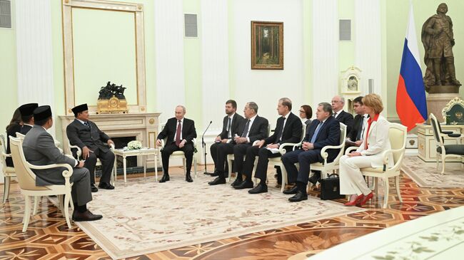 Президент РФ Владимир Путин и президент Индонезии Прабово Субианто во время встречи в Кремле. 10 декабря 2025