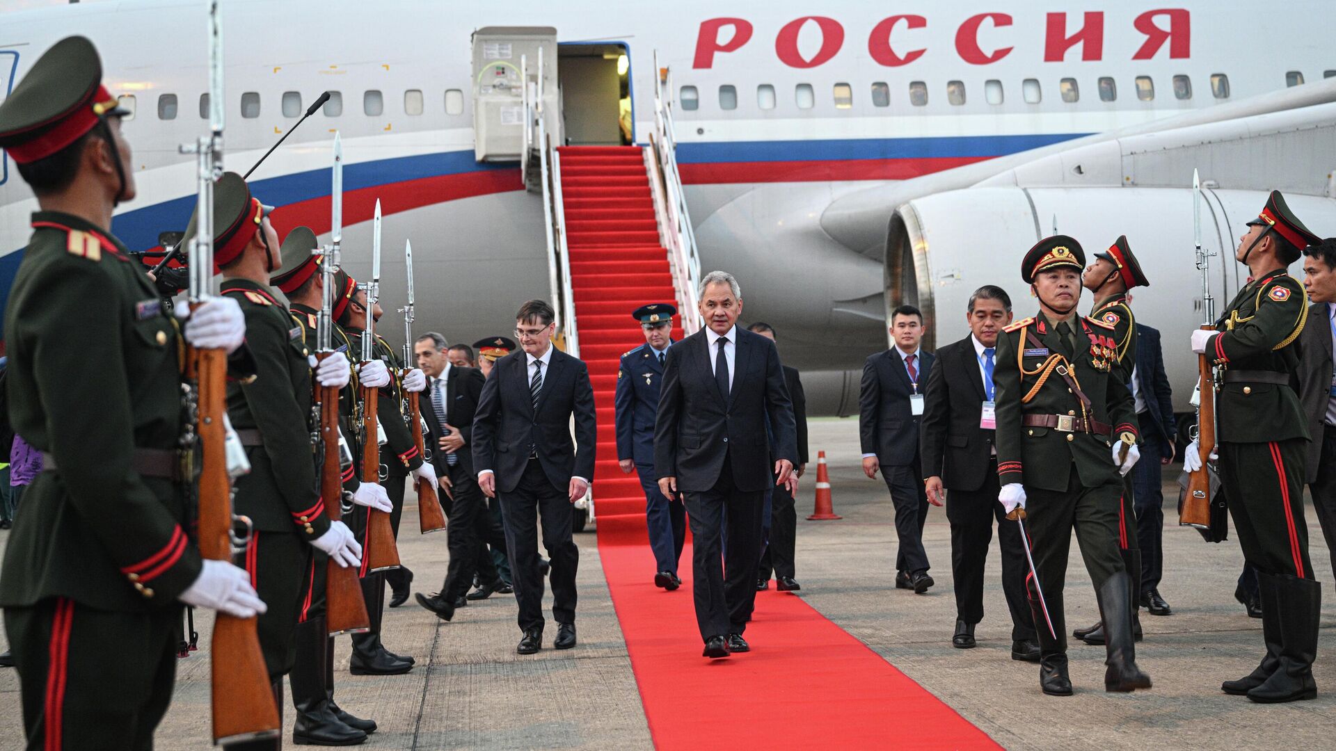 Сергей Шойгу во Вьентьяне Сергей Шойгу во Вьентьяне - РИА Новости, 1920, 12.12.2025