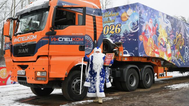 Отправка главной новогодней елки страны в Кремль