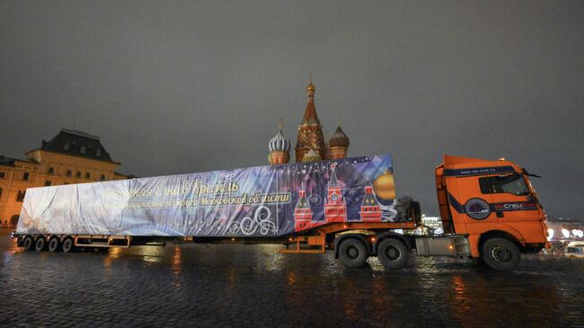 Встреча Главной новогодней елки страны на Красной площади