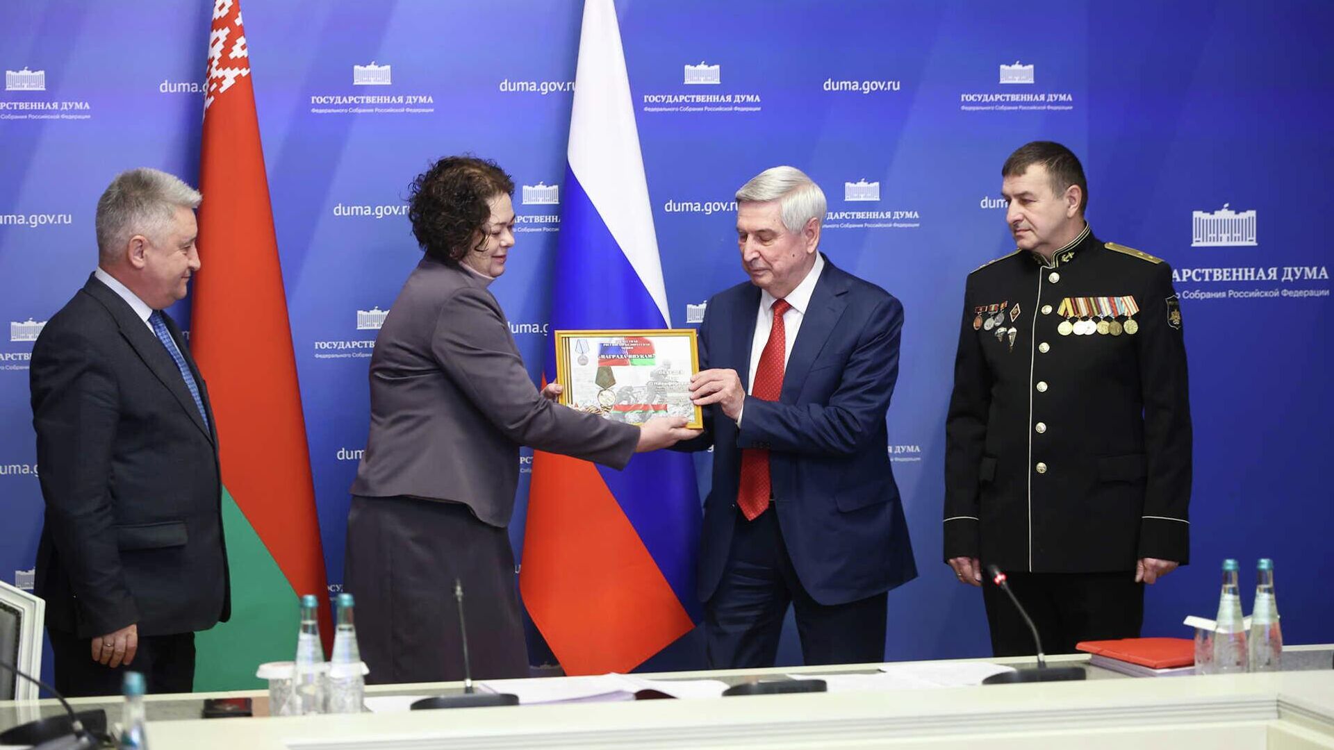 Медаль За отвагу передали родственникам погибшего красноармейца на заседании комиссии Парламентского Собрания Медаль За отвагу передали родственникам погибшего красноармейца на заседании комиссии Парламентского Собрания - РИА Новости, 1920, 11.12.2025