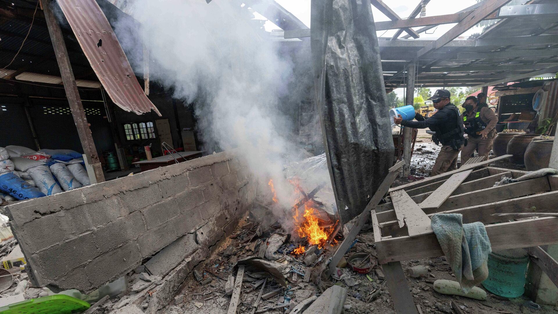 Последствия артиллерийского обстрела со стороны Камбоджи Последствия артиллерийского обстрела со стороны Камбоджи - РИА Новости, 1920, 18.12.2025